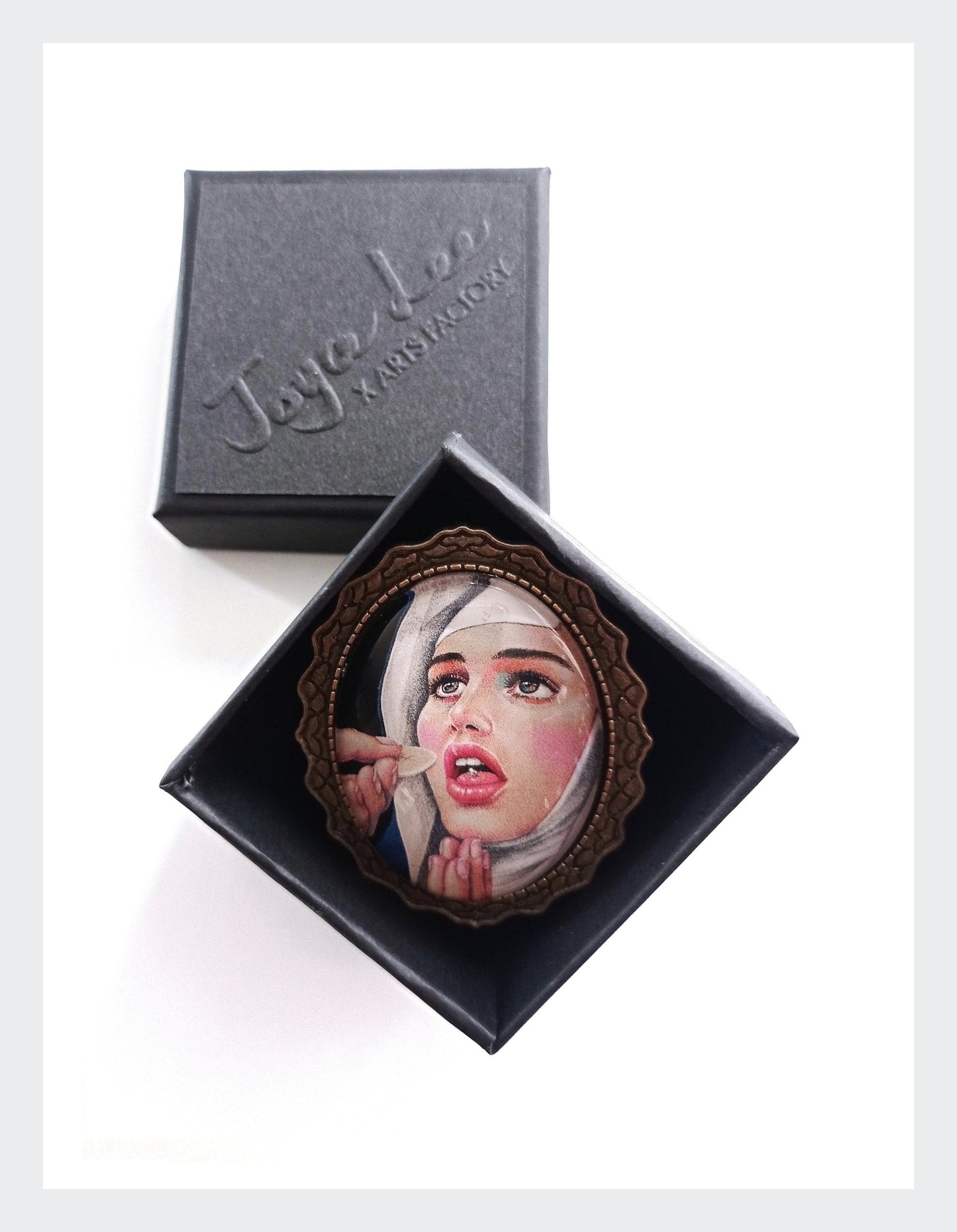 possession l - broche