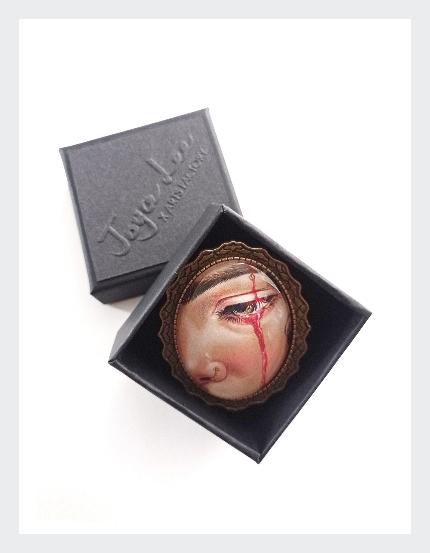 possession lll - broche