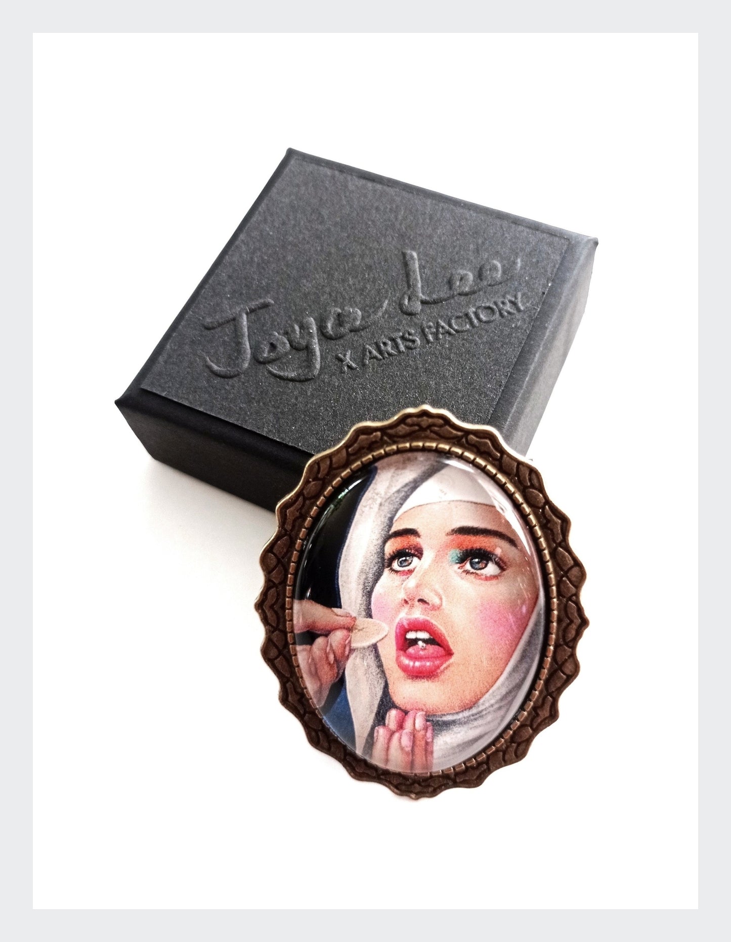 possession l - broche